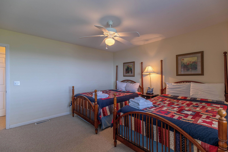Interior 2, Hangin' Out - Stunning Mountain Views, Garage, Jacuzzi Tub, Watauga