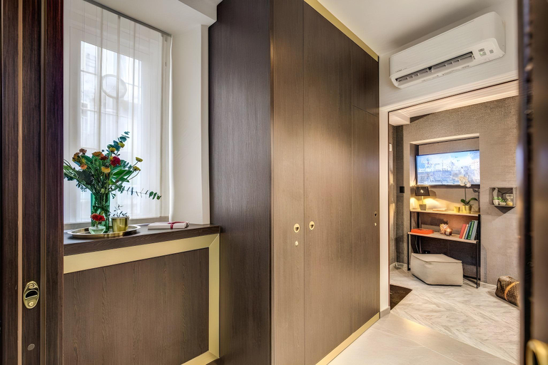 Others 5, FOURHEADS Private Suites, Rome