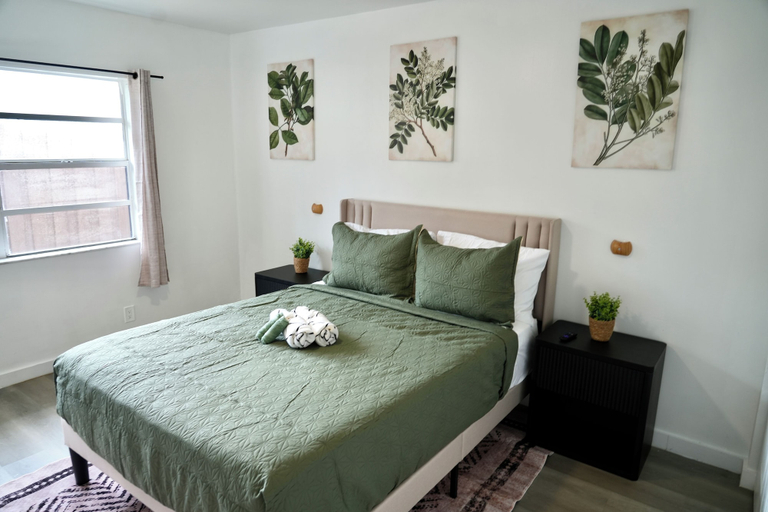 Room 2, Near Hard Rock & Game Room, Broward