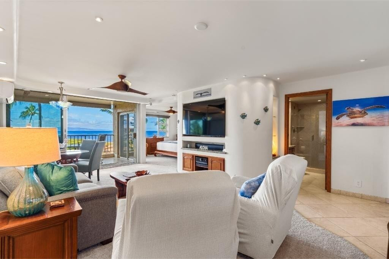 Living area 2, Menehune Shores, #522 2 Bedroom Condo, Maui