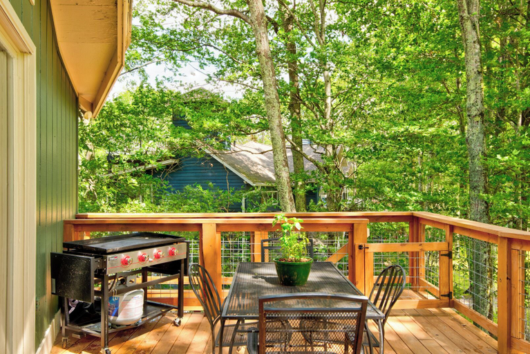 Interior 4, Love to Beech - Beech Mtn on Golf Course, hot Tub, Pool Table, Club Access Options, Watauga