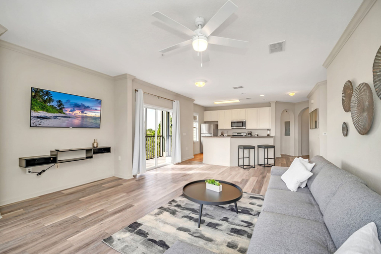 Room 5, Modern Pet-friendly 2BR Condo6 Mins From Disney, Orange