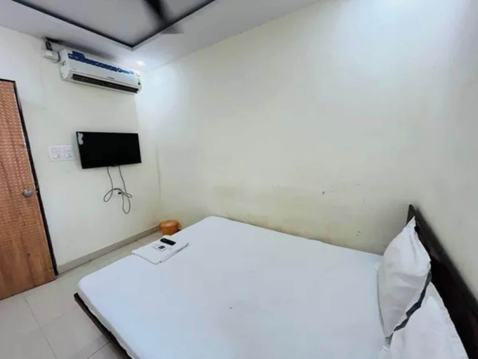 Room 3, Fabhotel Nutan Lodging, Pune