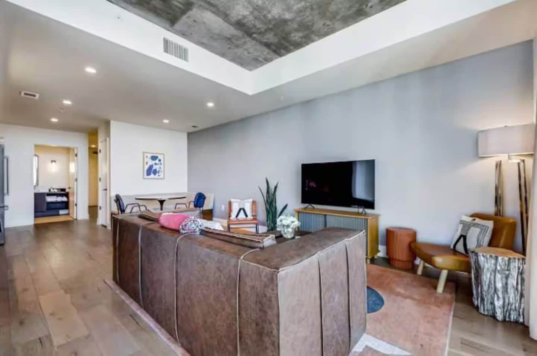 Interior, Luxury High-Rise 2BR, Travis