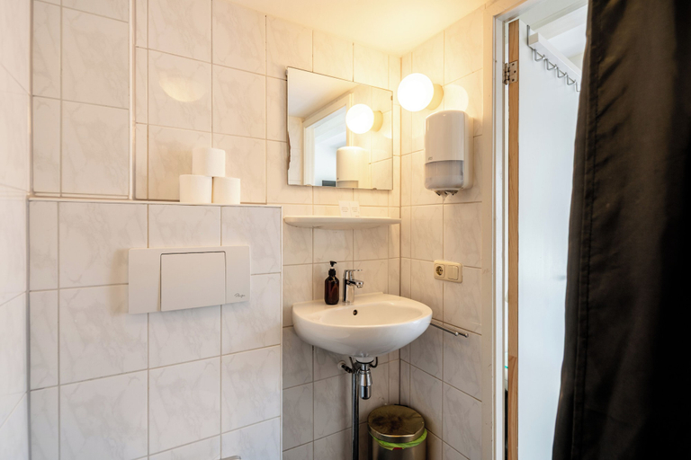 Bathroom 5, Hotel Prinsenhof Amsterdam, Amsterdam