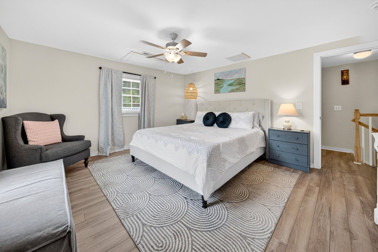 Room 4, Kings On Queen Cottage 2 Bedroom Home, Georgetown