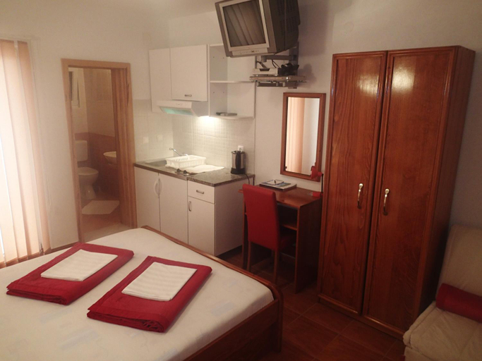 Kitchen 5, Villa Bosac, Gradac