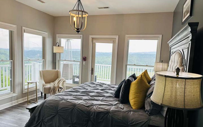 Room 5, Lilly Valley Inn, Giles