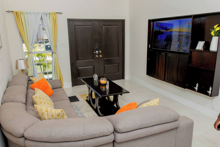 Living room 3, Beyond Escape-solar-powered-3bdrm-near Ocho Rios