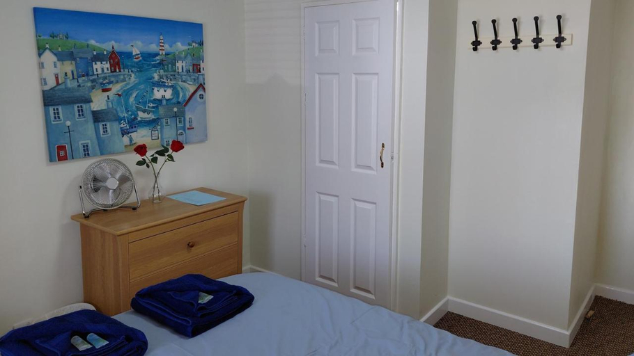 Bedroom 2, Globe Guesthouse, Carmarthenshire