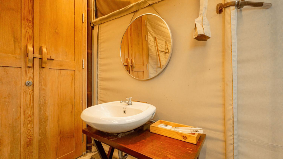 Bathroom 4, The Kharma Villas, Sleman
