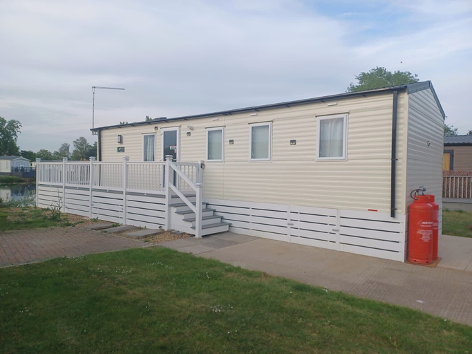 Exterior 5, Static Caravan 3 Bed, Sleeps 6, Waterside, No Pets, Northamptonshire