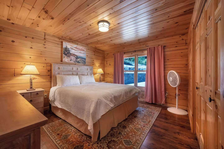Interior 3, Straight From The Heart, Klickitat