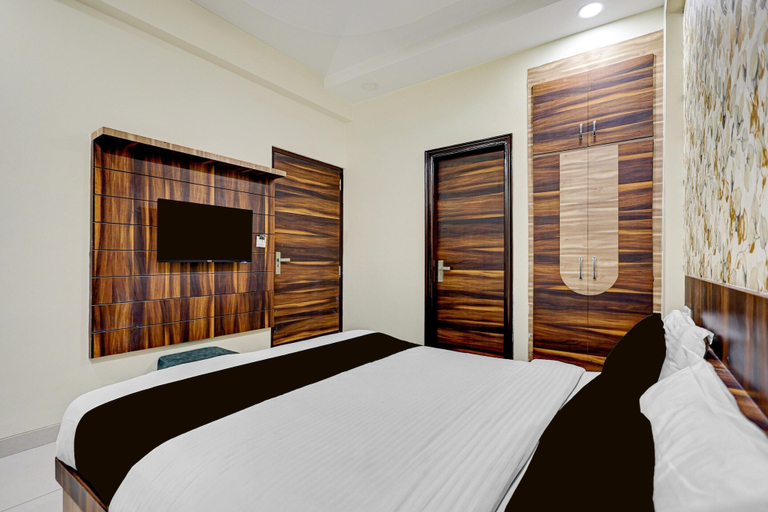Room 4, Deluxe Olive Greens, Jaipur