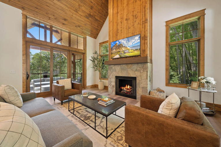 Interior 4, Boulder Springs Lodge at Eagles Nest, Avery