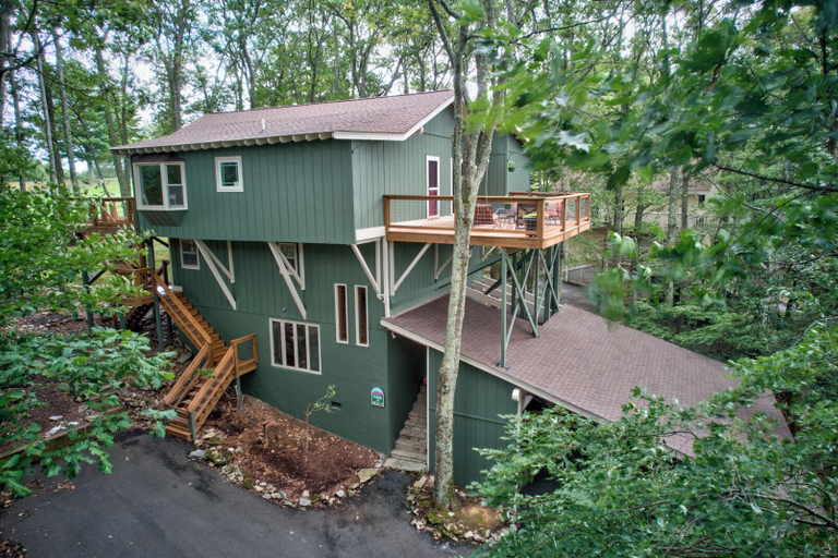 Interior 2, Love to Beech - Beech Mtn on Golf Course, hot Tub, Pool Table, Club Access Options, Watauga