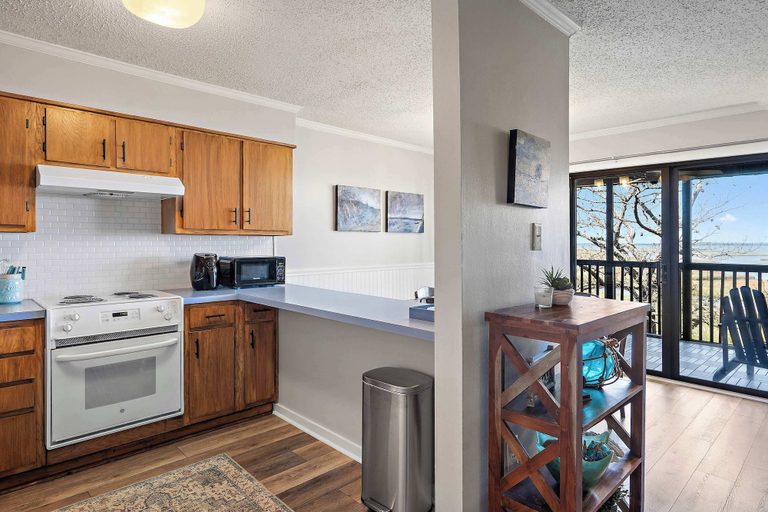 Private kitchen 3, Bayscape at the Beach!, Worcester