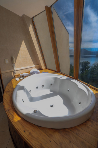 Bathroom 5, Sol Arrayan Hotel & Spa, Los Lagos