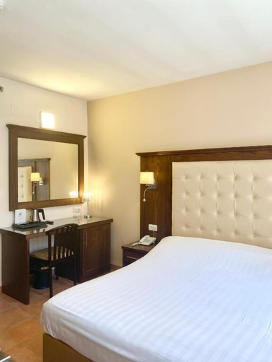 Bedroom 4, The Annexe - by Gloria Hotel, Jerusalem
