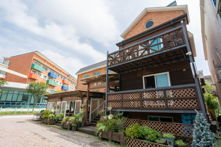 Exterior & Views 1, Boryeong Roma Pension, Boryeong