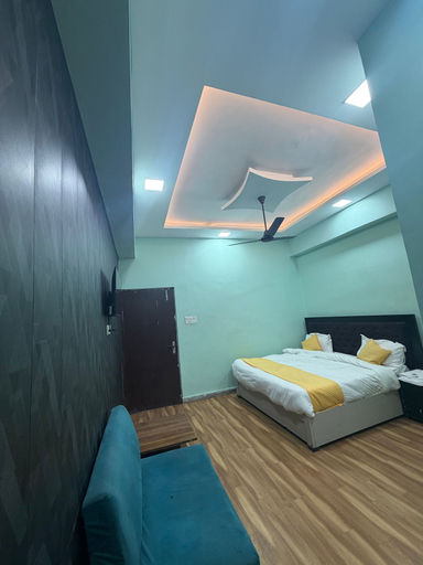 Room 4, A.V Grand Hotel, Kanpur Nagar