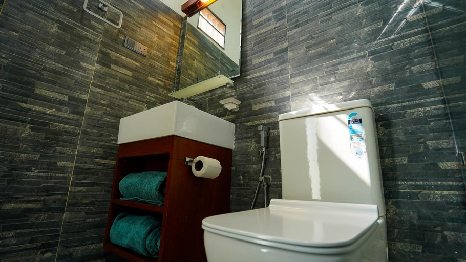 Bathroom 4, Golden sky Residence, K.F.G. & G. Korale