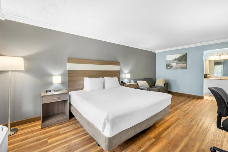 Bedroom 4, Quality Inn, Knox