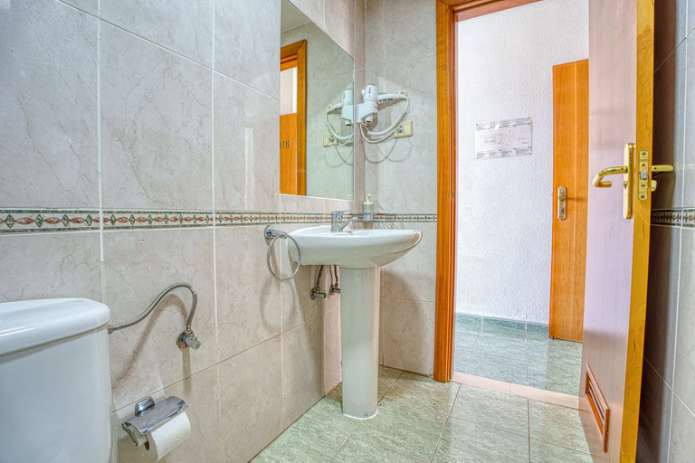 Bathroom 5, Green Park, Las Palmas