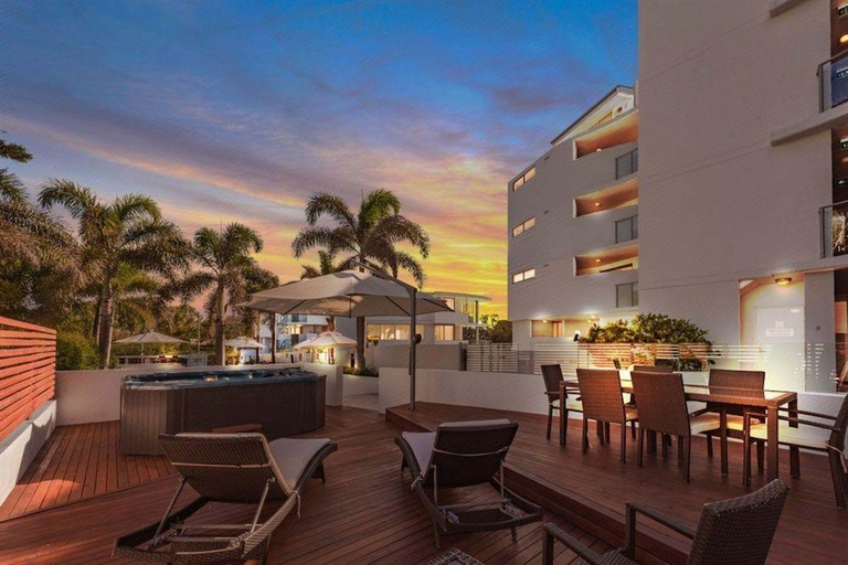 Food & Drinks 5, Manta Apartments Bargara, Burnett - Pt A