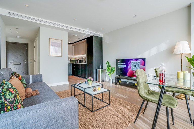 Room 4, Central London Stay in Vauxhall With Balcony, London