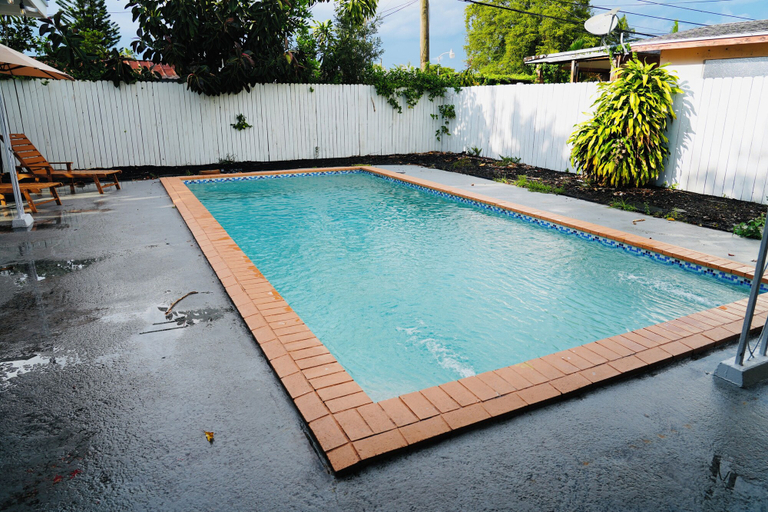Pool 5, Hollywood 7881, Broward