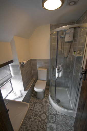 Bathroom 3, Royal George, Northamptonshire