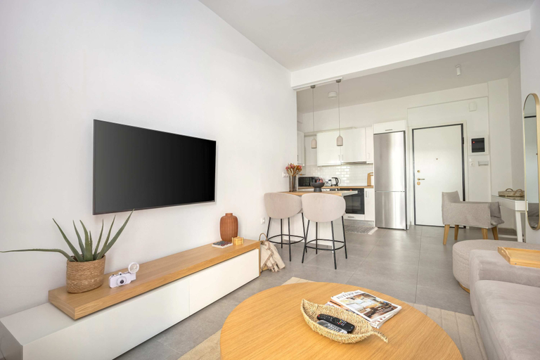Living area 5, Modern 1BR in Koukaki l Balcony & Desk, Attica
