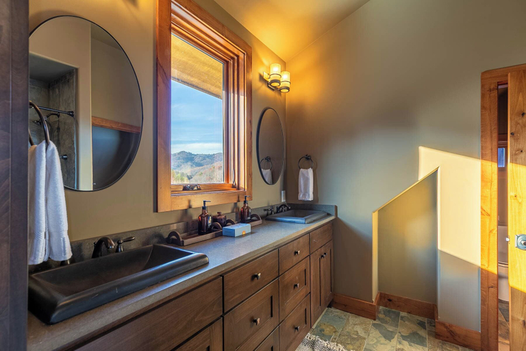 Interior 3, Bailey's Creek Lodge, Caldwell