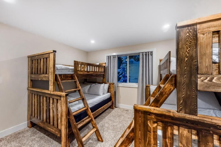 Room 5, The Getaway at Feathertop, Kootenay Boundary