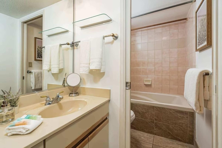 Interior 4, Steps to Beach! Chic 2BR at Maui Banyan Resort, Maui