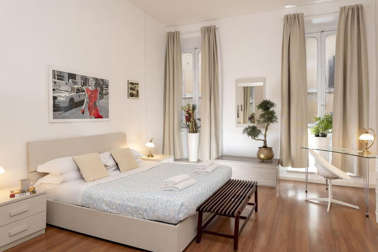 Others 4, Babuino Deluxe - Spanish Steps, Rome