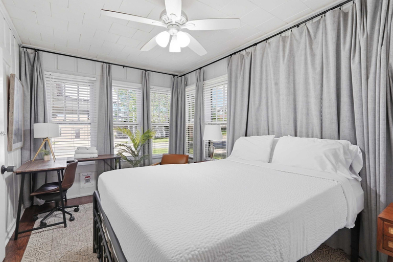 Room 4, Affordable Private Room Near Downtown, Lafayette