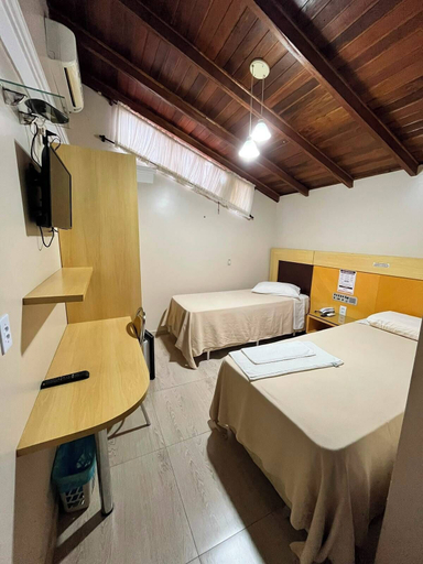 Room 5, Portal dos Lagos Hotel, São Jorge d'Oeste