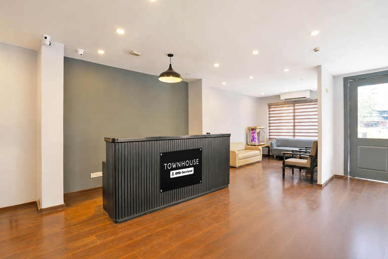 Lobby 5, Townhouse Paldi Bus Terminal Ahmedabad, Ahmadabad