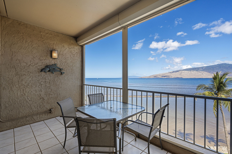 Outdoor dining 2, Menehune Shores, #609 2 Bedroom Condo, Maui