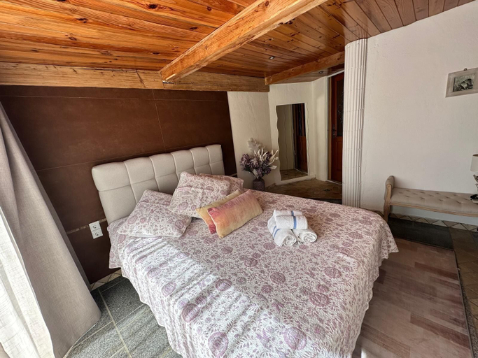 Room 2, Hacienda serena, Girona