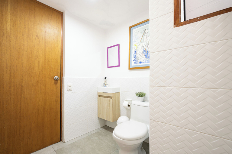 Bathroom 4, El Templo Surf House, Lima