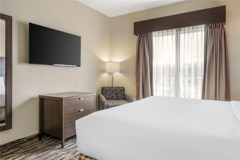 Bedroom 2, Best Western Plus Bridgewater Hotel & Convention Centre, Lunenburg