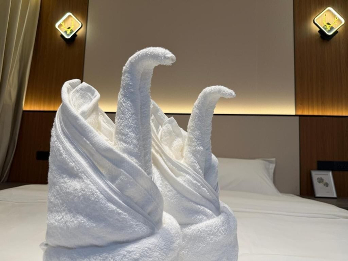Room 4, Happy Room 3, Pattaya