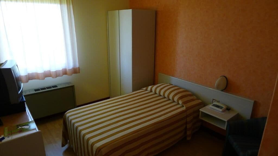 Others 1, Hotel Grassetti, Macerata