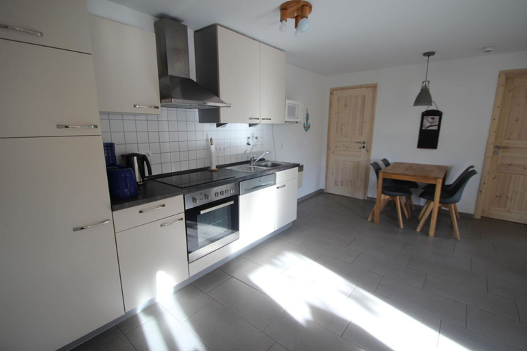 Private kitchen 4, Moderner Bungalow mit Terrasse im Ferienpark Mirow, Mecklenburgische Seenplatte