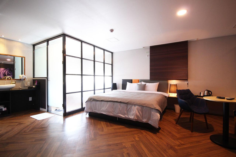 Bedroom 2, Changwon Jinhae 385, Jinhae