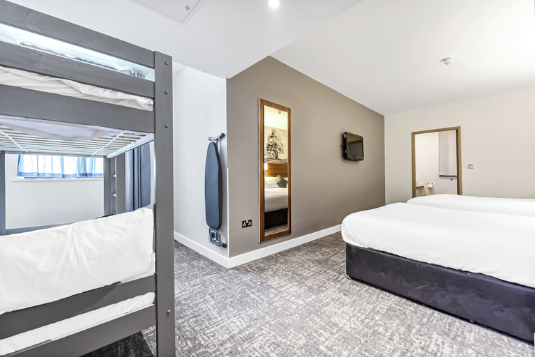 Bedroom 3, Heeton Concept Hotel City Centre Liverpool, Sefton