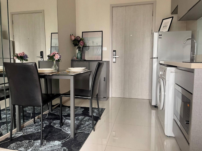 4, Luxury Condo in Khlong Toei City Views Skytrain Access, Khlong Toey